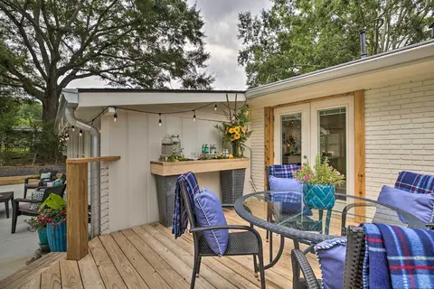 Walk to Dtwn Alpharetta: Modern Home w/ Fire Pit