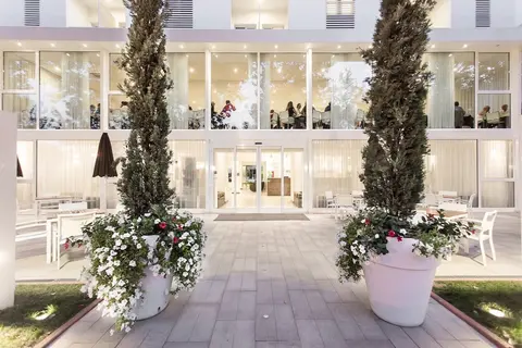 Mokambo Shore Design Hotel
