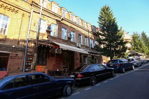 1 Bedroom Apartment near Sulfur Baths