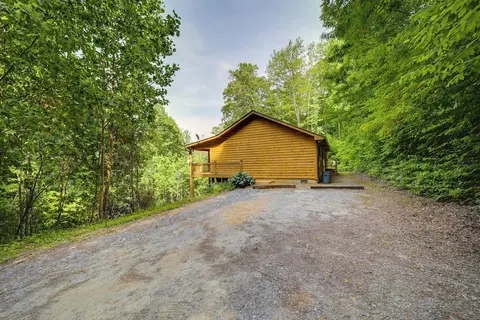 Bryson's Hidden Valley Ranch - Quiet NC Cabin!