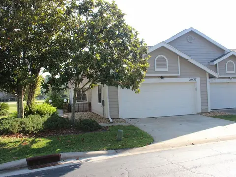 Gorgeous Duplex With Loft and 2-car Garage 2037c