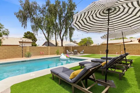 Beautiful Chandler Escape w/ Putting Green & Pool!