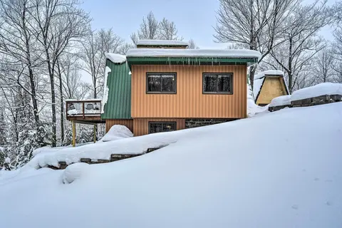 Waterfront Nelson Lake Cabin w/ Boat Dock!