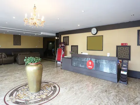 OYO 11939 Hotel Queens Club of India