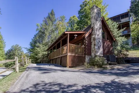 ER227 - Bearry Nice Great Location - Close To Town! 1 Bedroom Cabin by RedAwning
