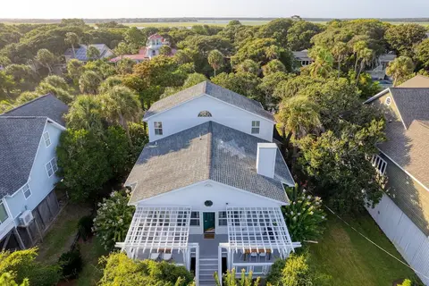 Hemlock by Avantstay Minutes From Folly Beach w/ Multiple Patios