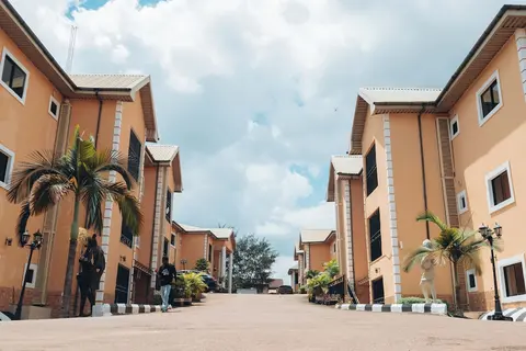 Aaron's Place Luxury Apartments & Rooms