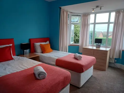Crawley Green House - Huku Kwetu
