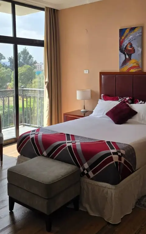 Au-thopia hotel