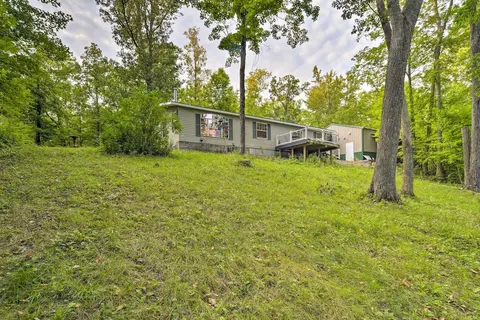 Tranquil Cabin Getaway Near Red Cedar Lake!