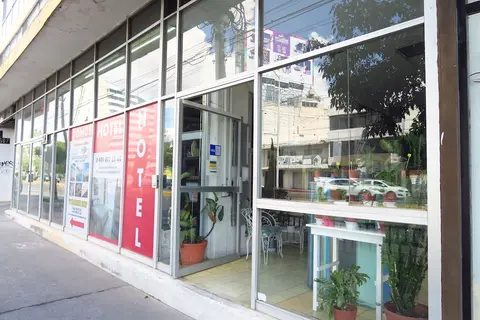 Hotel Llanito