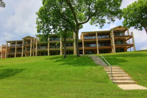 Rio Vida Rg104 3 Bedroom Condo by RedAwning