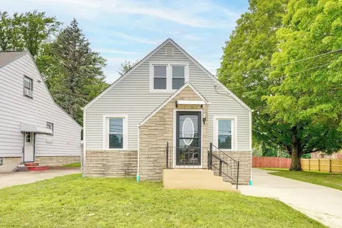 3 Mi to Dtwn Youngstown & Ysu: Family Home w/ Yard