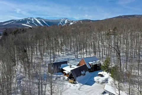 Rent An Inn! Takeover The Birch Ridge W/ Your Group. Mountain Lodge: 11 Rooms, Bar, Fireplace. 28ppl 11 Bedroom Home