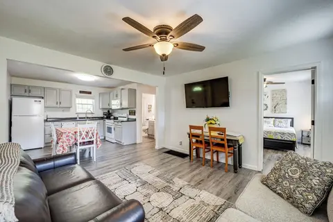 Walk to Main Street! Family Home in Williamstown