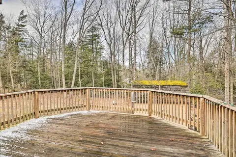 Poconos Vacation Home w/ Deck & Fire Pit