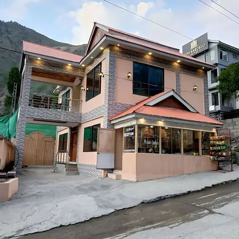 Moon Lodges Naran