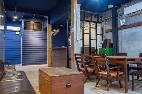 AREA81 HIDEOUT Hostel Khaosan