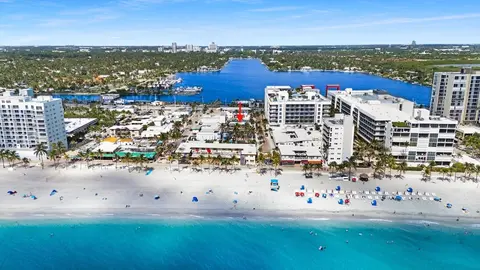 Newly Renovated Apt #2 w/ Parking Close to Beach