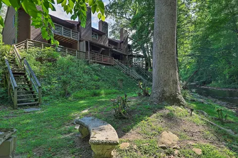 Creekside Getaway: < 7 Mi to Blue Ridge Pkwy!