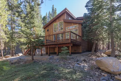 Sawtooth by Avantstay Spacious Pine Tree Cabin w/ Hot Tub