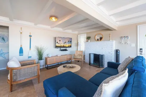 Coastal Bayside Condo Walkable to Sand & Surf