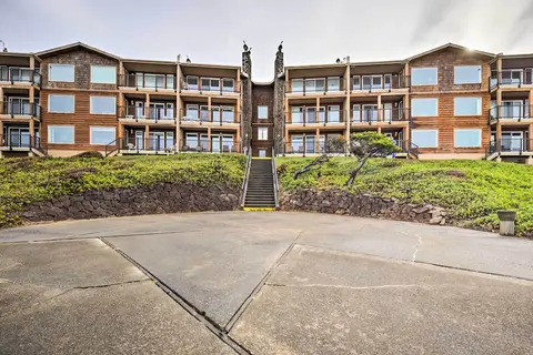 Cozy Oregon Resort Condo - Steps to Lincoln Beach!