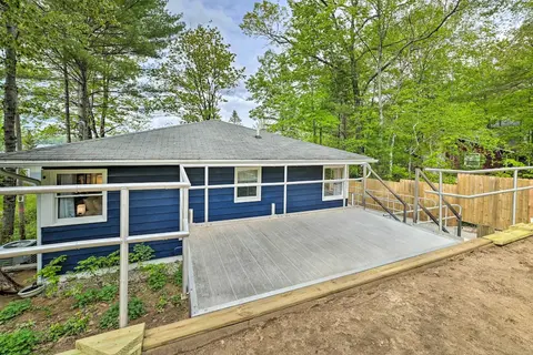 'northern Nights Beachfront Cottage' in Kalkaska