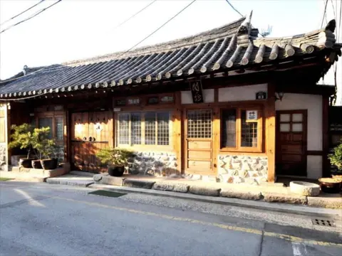 Gallery Jin Hanok Guesthouse