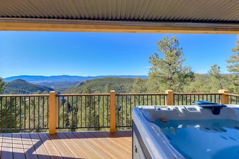 Conifer Haven: Hot Tub & Staunton State Park View