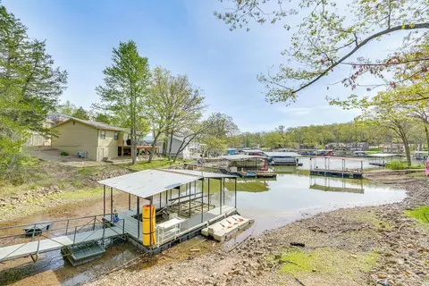 Balcony & Fire Pit: Home on Lake of Ozarks!