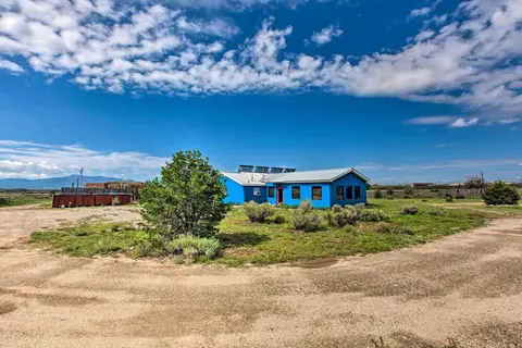 Cozy 'blue Adobe' w/ Steam Room 2 Mi. From Taos!