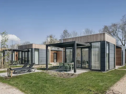 Comfy Lodge with Microwave near Markermeer