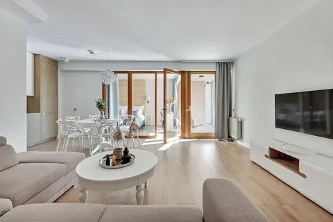 Aura - Riverside & Parking by Downtown Apartments