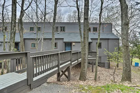 Elegant Ski-in/ski-out Tannersville Townhome!