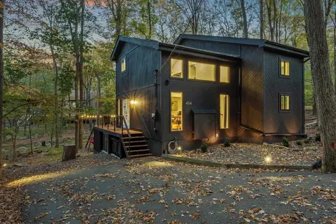 Cabin w/ Fire Pit & Movie Room, 1 Mi to Lake