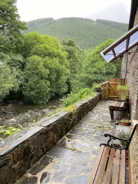 Idyllic cottage by the River