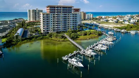 Harbor Landing 201a 3 Bedroom Condo by RedAwning