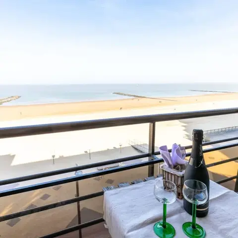 Beautiful Spacious Studio With Frontal sea View