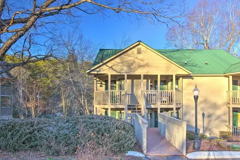 1 Mi to Lake Lure: Studio w/ Resort Amenities