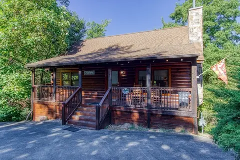 ER222 - Al's Nest - Great Location - Close To Town! 2 Bedroom Cabin by RedAwning