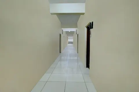 OYO 30636 Hotel Navaratna International