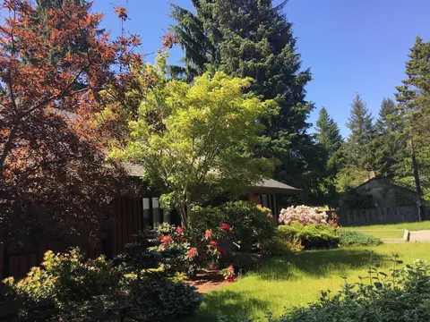 B - Sechelt Private Coastal Home