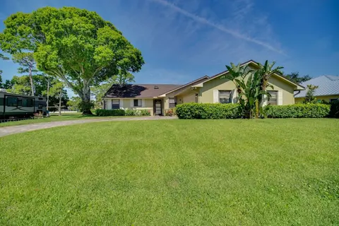 Lakewood Park Retreat on Fairway - 4 Mi to Beach!