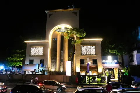 Hotel Golden Arc