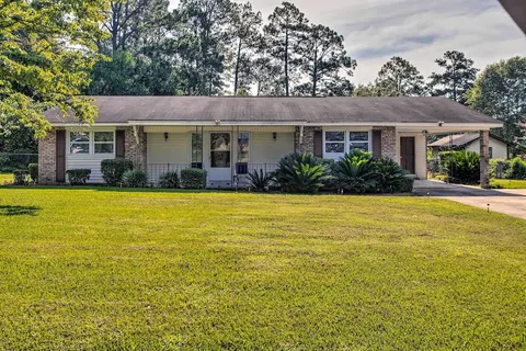 Cozy Waycross House w/ Yard & Screened Patio!
