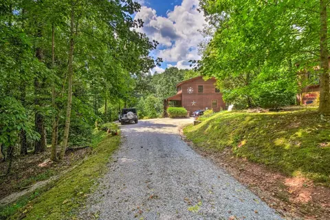Idyllic Murphy Hideaway w/ Multi-level Deck!