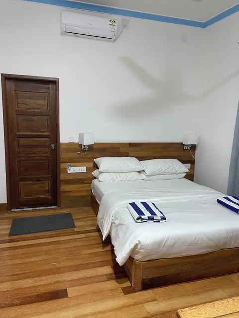 Mandhoo Inn