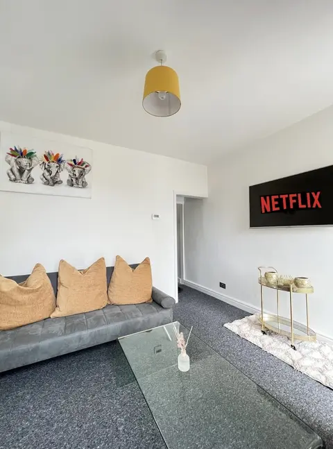 Remarkable 2-bed House in Rochester