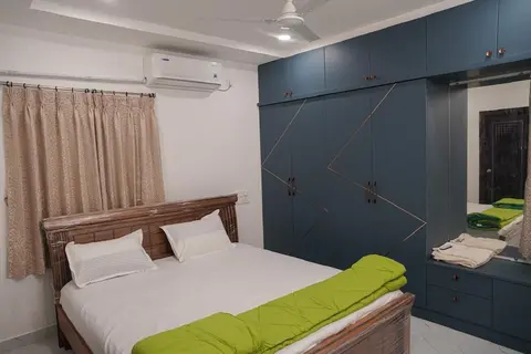 Manish Suites & Service Apartments
